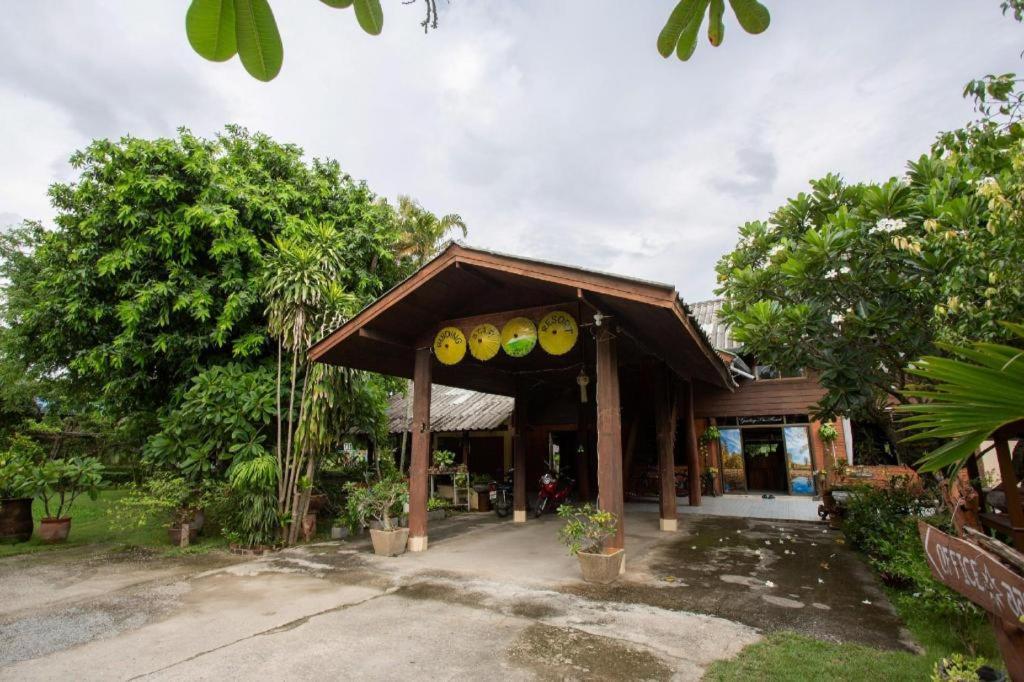 Oyo 909 Guiding Star Resort チエンマイ エクステリア 写真
