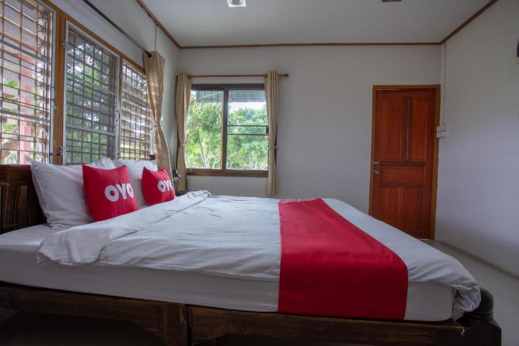 Oyo 909 Guiding Star Resort チエンマイ エクステリア 写真