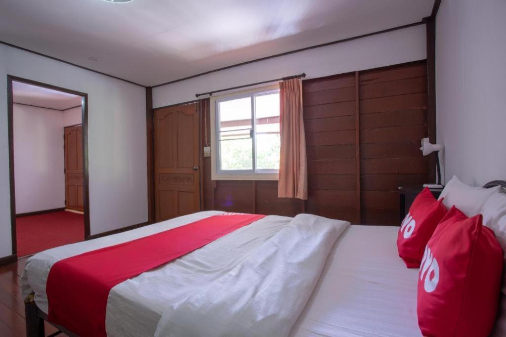 Oyo 909 Guiding Star Resort チエンマイ エクステリア 写真